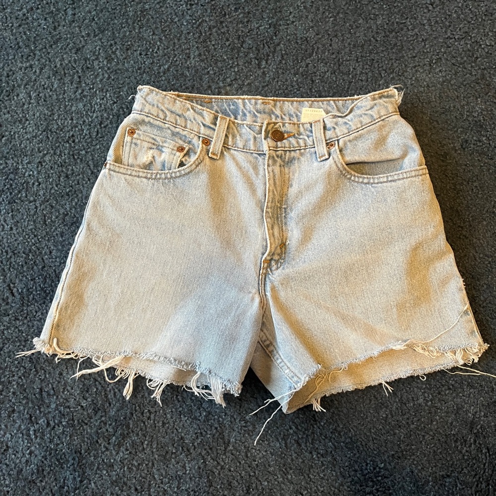 Vintage Levi’s 550 cut off shorts